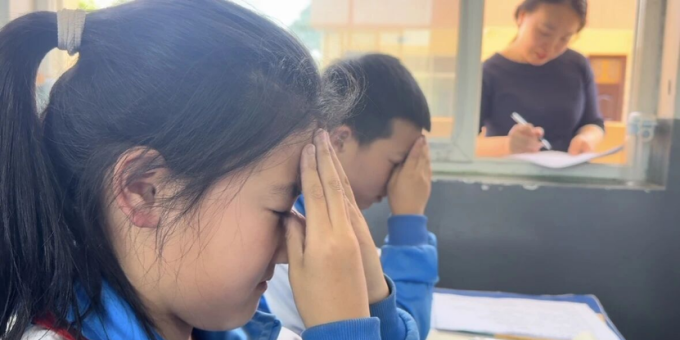 兴平市西吴各校园小学生眼保健操比赛